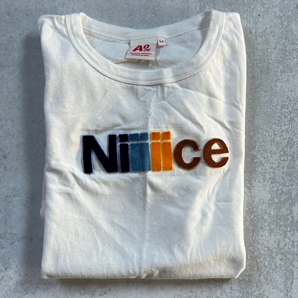 Ao76 boys tshirt Niiiiice velvet lettering sz 14 white cotton